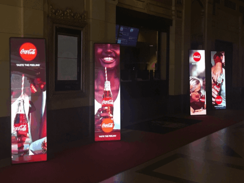 Postere digitale cu LED